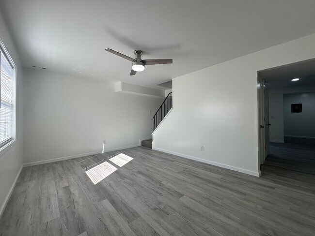 Building Photo - 320 Myrtlewood Cir