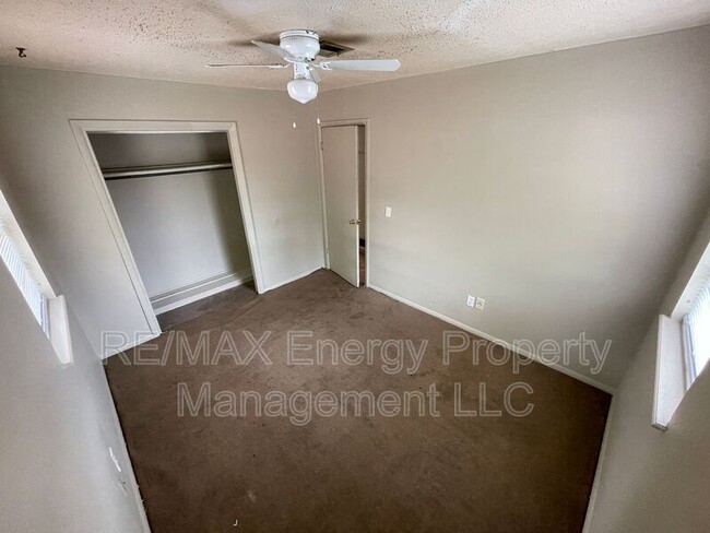 Building Photo - 1104 N Carol Ln