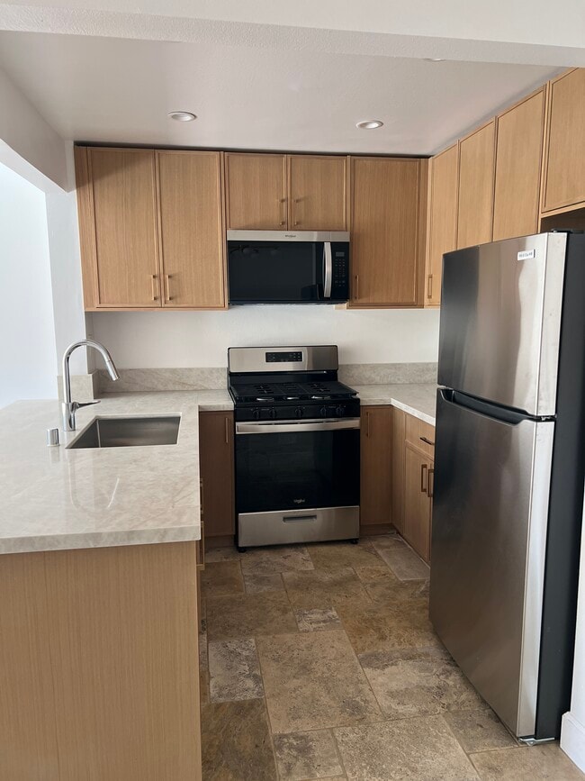 Building Photo - 1517 Armacost Ave