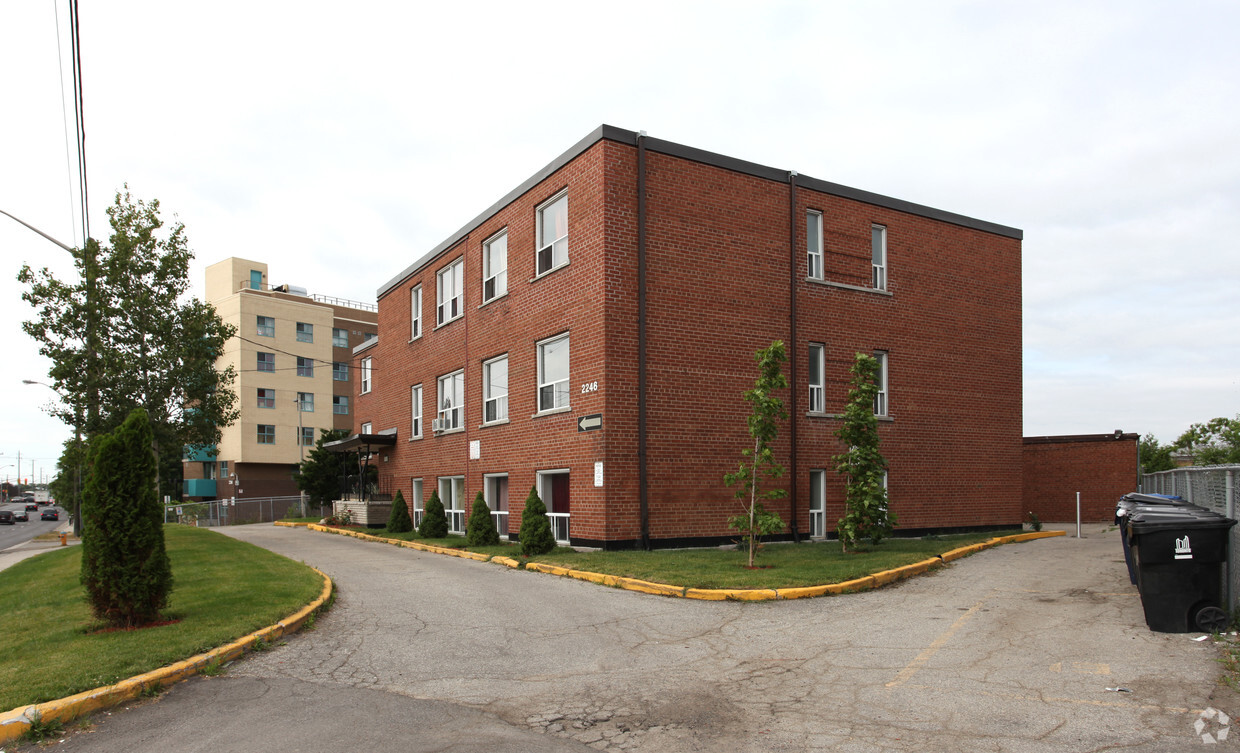 Building Photo - 2246 Keele St
