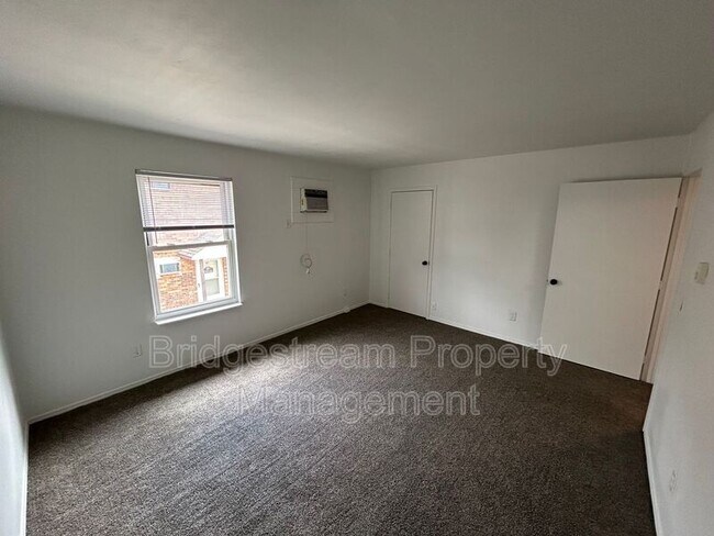 Foto del edificio - 229 Gilbert Ave