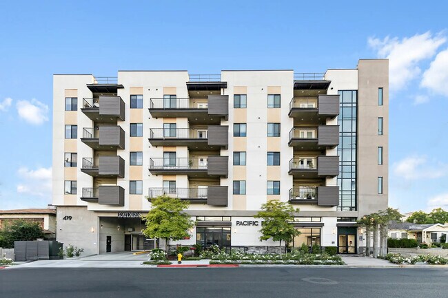 Foto del edificio - 419 N Chandler Ave
