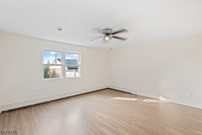 Building Photo - 86 Farnham Ave