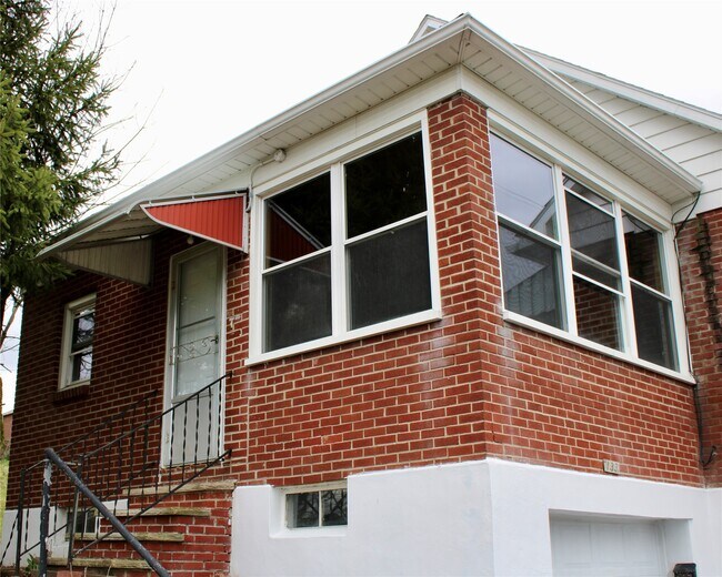 Building Photo - 133 Albany Ave