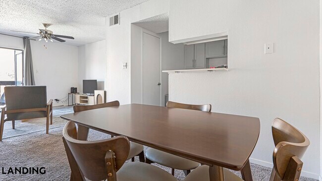Foto del edificio - 1071 Clayton Ln