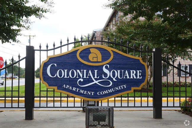 Building Photo - Colonial Square Apartments