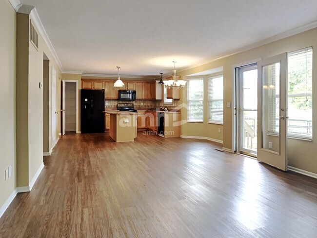 Foto del edificio - 180 Regency Sq