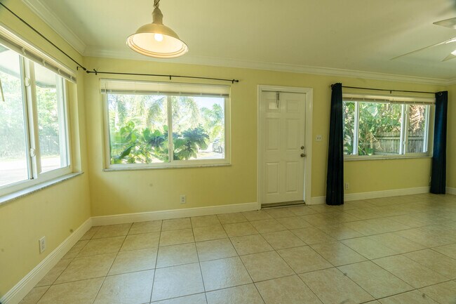 Foto del edificio - 1680 NE 34th Ln