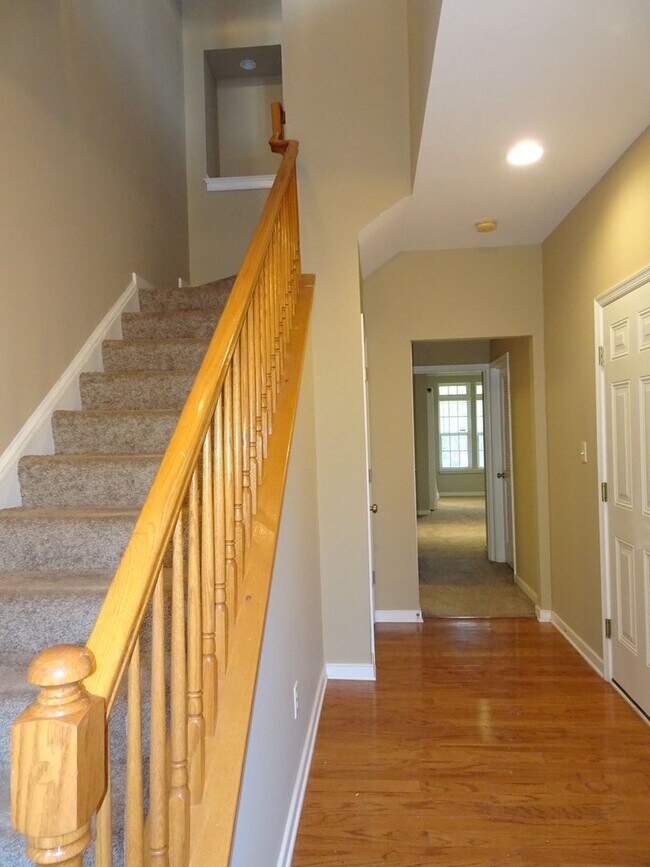 Foto del edificio - 4 Bedroom 3.5 Bath 3 Story Townhome for Re...
