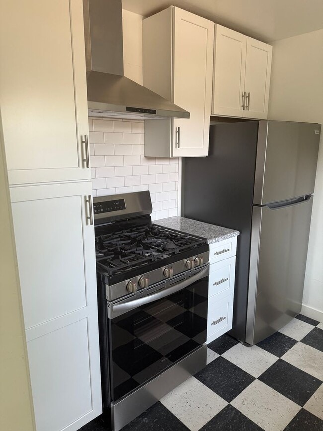 Building Photo - Charming 2-Bedroom Single-Family Home
