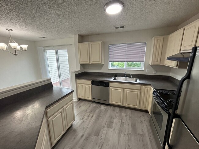 Foto del edificio - 629 Walden Cir