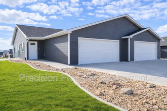 Building Photo - 559 Westwind Rd