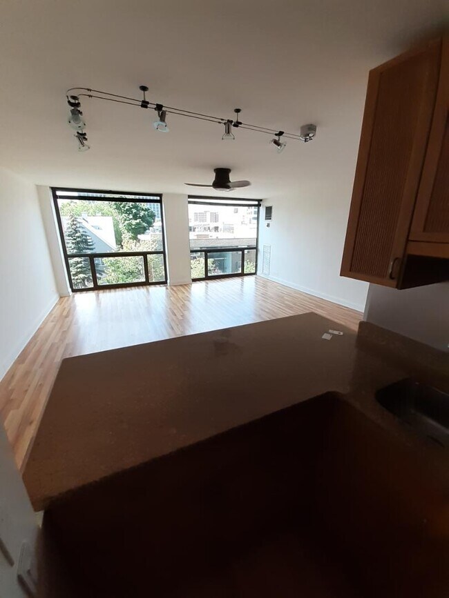 Foto del edificio - 4343 N Clarendon Ave