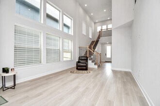 Building Photo - 1538 Park Path Dr