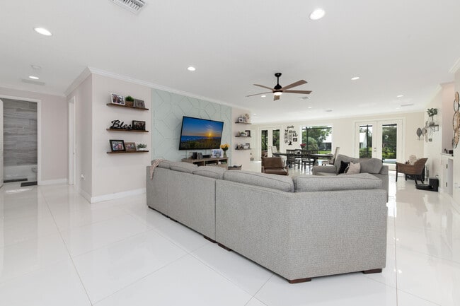 Foto del edificio - 314 NE Surfside Ave