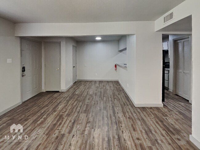 Foto del edificio - 624 E 3rd St