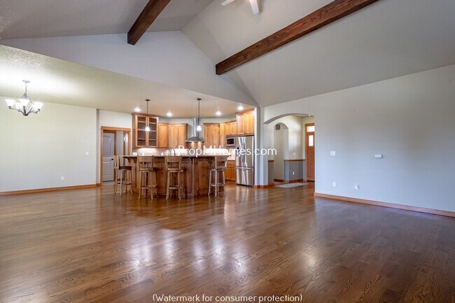 Foto del edificio - 1482 N Elm St