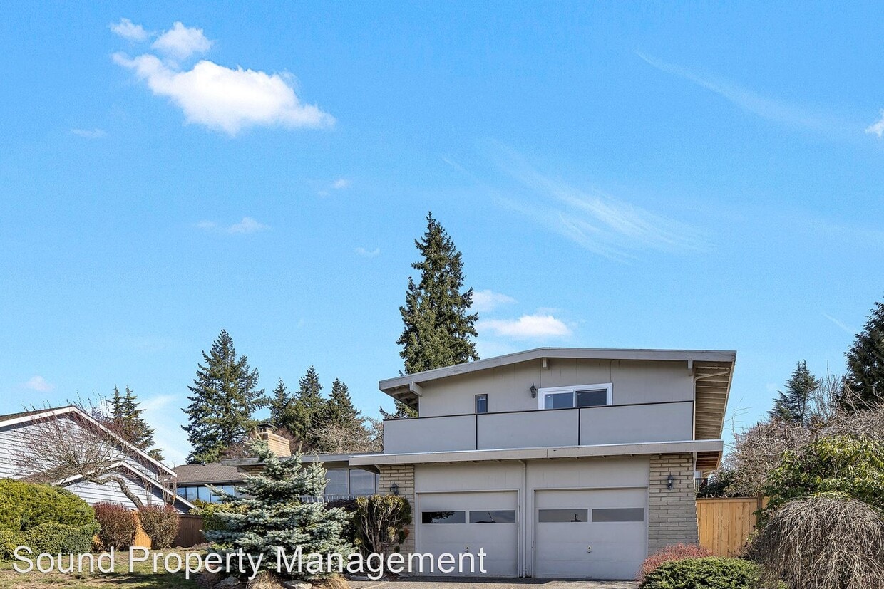 Foto principal - 4 br, 2.5 bath House - 4510 141st Ave SE