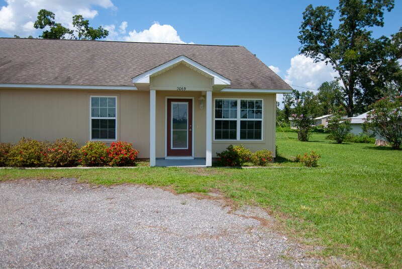 2069 Legion Rd, Sneads, FL 32460 Condo for Rent in Sneads, FL