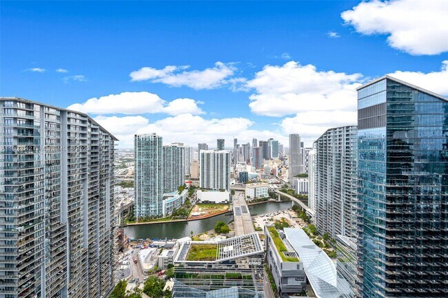 Foto del edificio - 45 SW 9th St