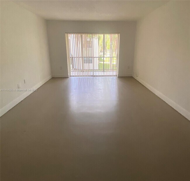 Foto del edificio - 7915 SW 104th St