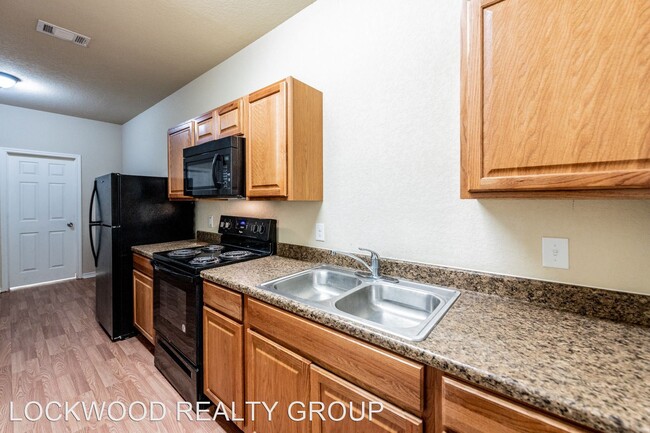 Building Photo - 8111 Meadow Leaf Dr