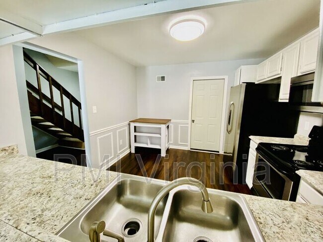 Building Photo - 4821 Tunlaw Ct