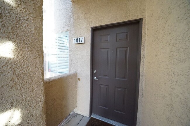 Foto del edificio - SHOWINGS AVAILABLE NOW