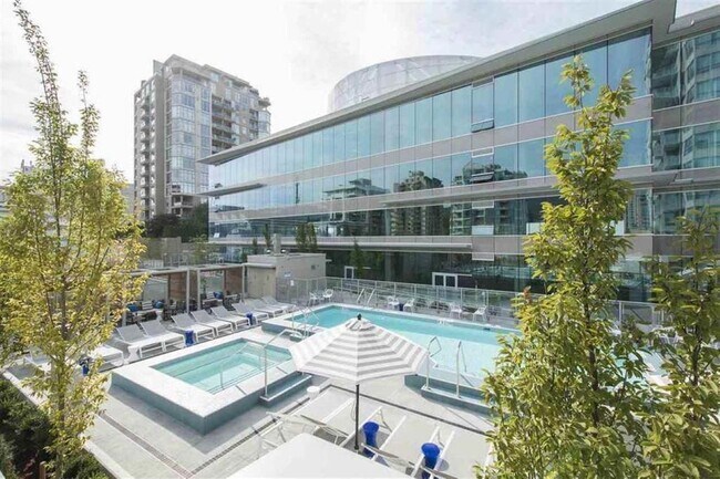 Photo du bâtiment - 112 13th St E