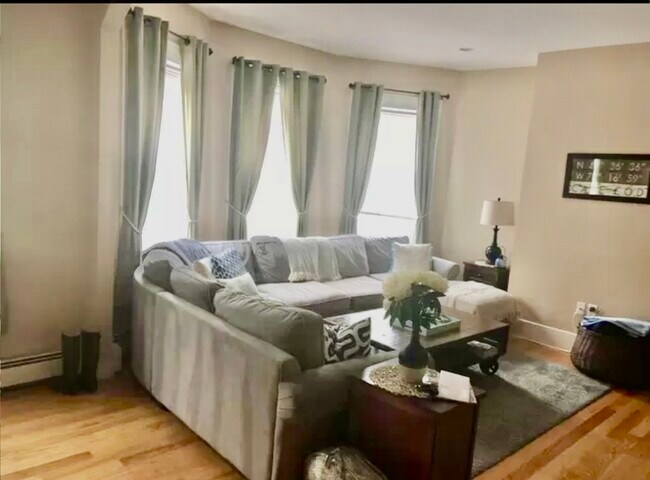 Foto del edificio - 821 E 4th St