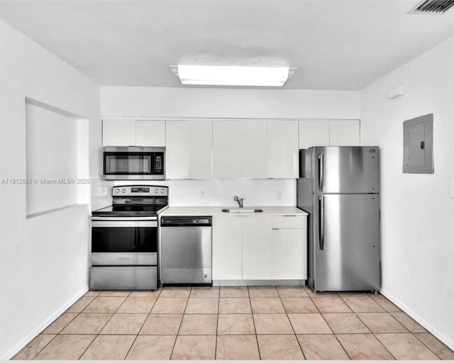 Foto del edificio - 3415 SW 15th St