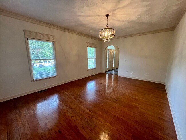 Foto del edificio - 1302 Honeywood Pl
