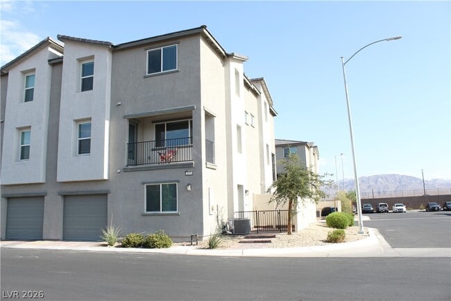 Building Photo - 2674 Matador Red Ave