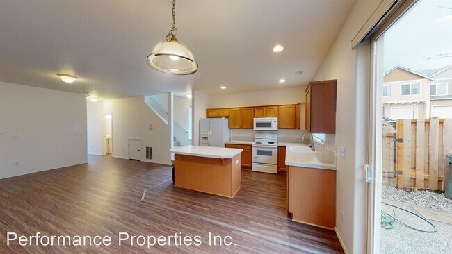 Building Photo - 3 br, 2.5 bath House - 17493 SW Turning Le...