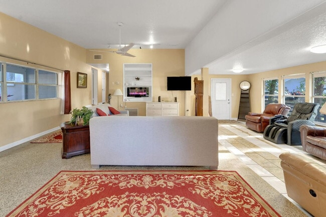 Building Photo - 7901 Lois Mae Ct
