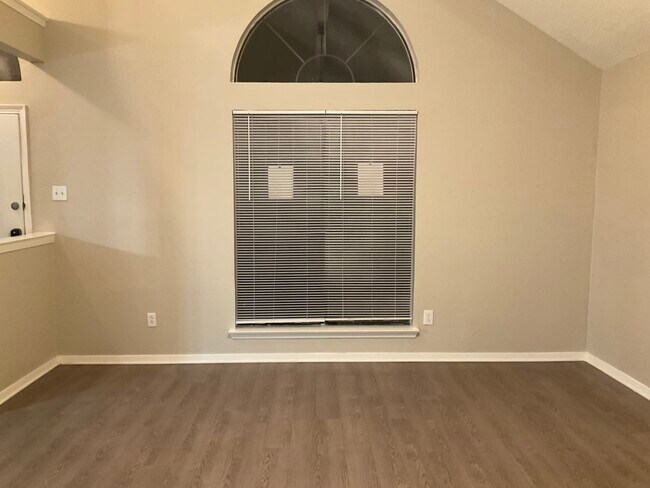 Foto del edificio - 1533 Wheatfield Ct