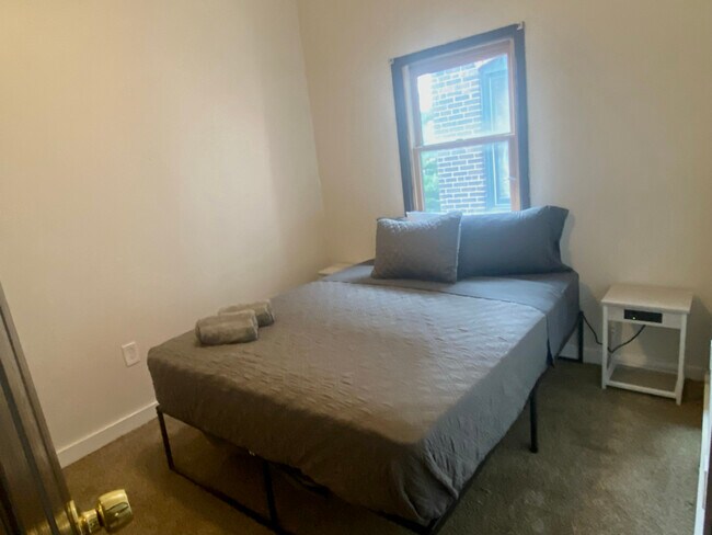 Foto del edificio - 3154 E 49th St