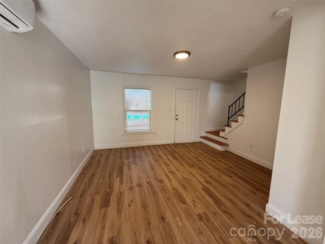 Foto del edificio - 421 Honeywood Ave