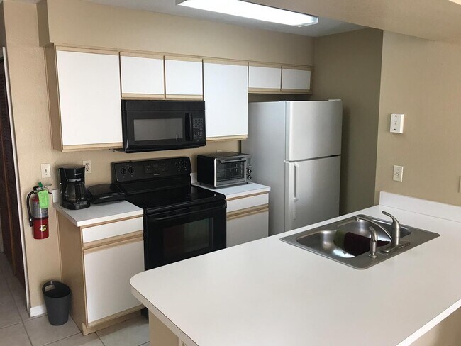 Foto del edificio - Beautiful 3 Bed 2 Bath Condo in Sweetwater Club