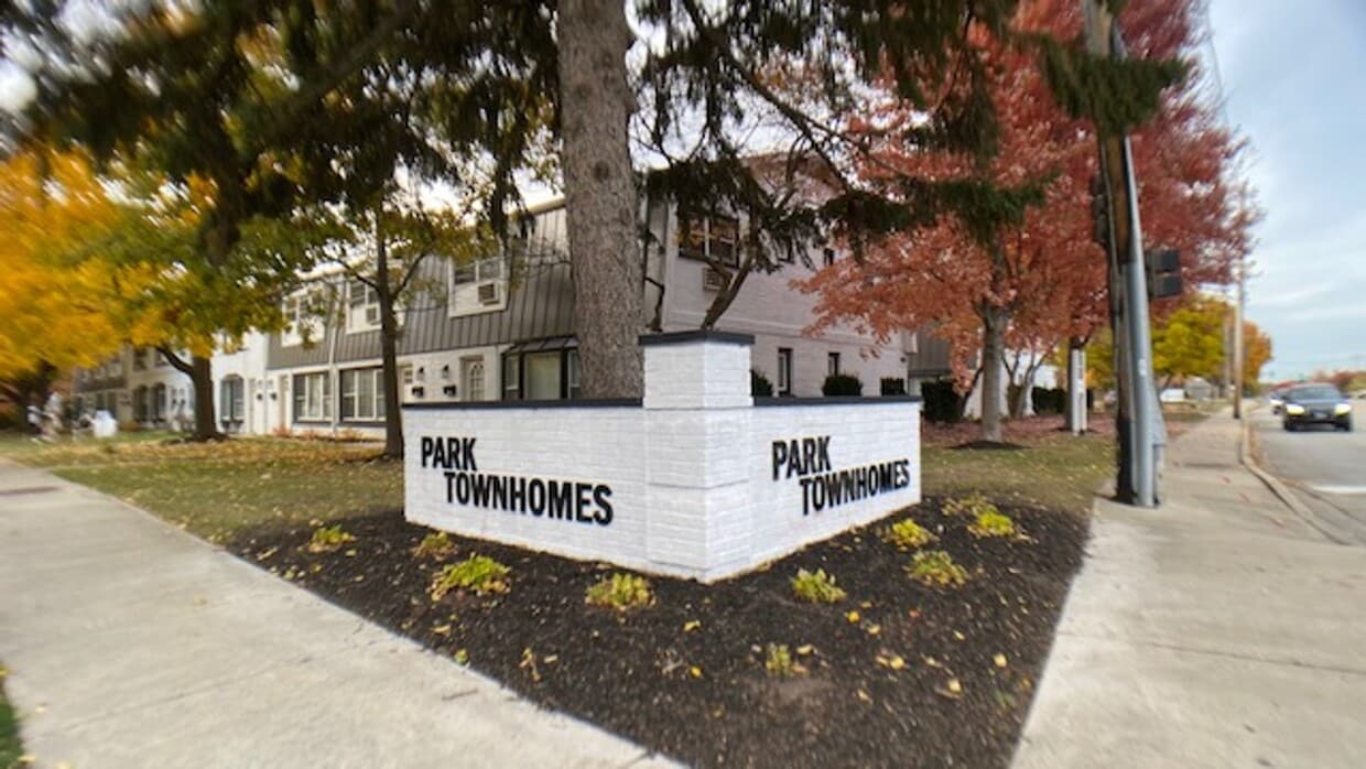 Building Photo - Park Townhomes of Highland Park