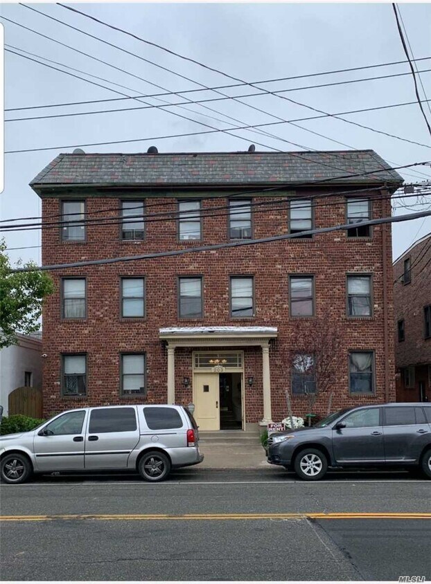 Primary Photo - 203 Willis Ave