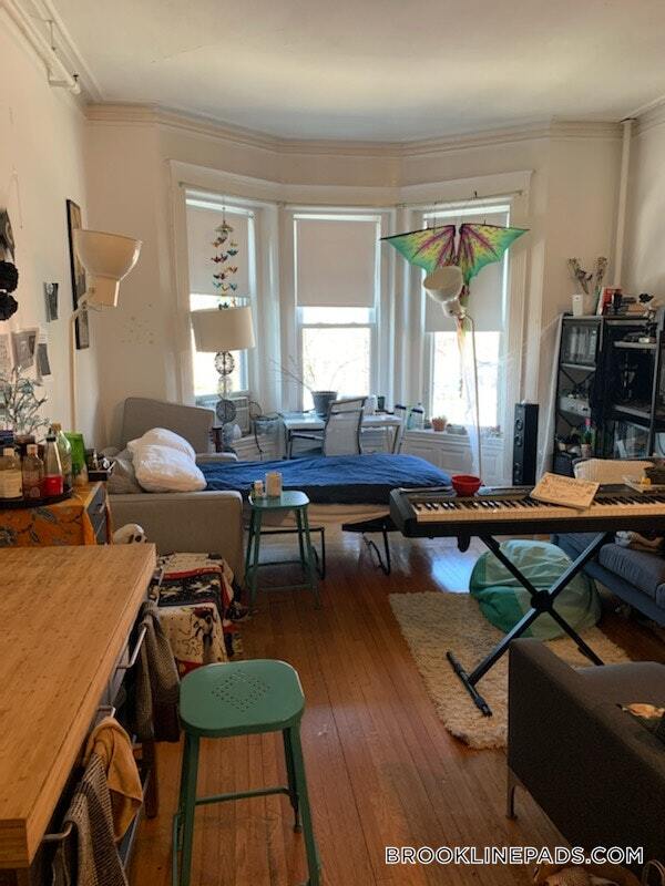 Foto principal - 1077 Beacon St