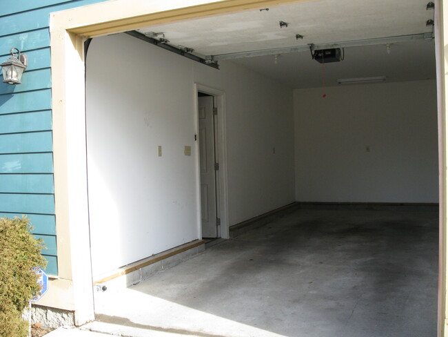 Building Photo - 517 E Saint Clair St