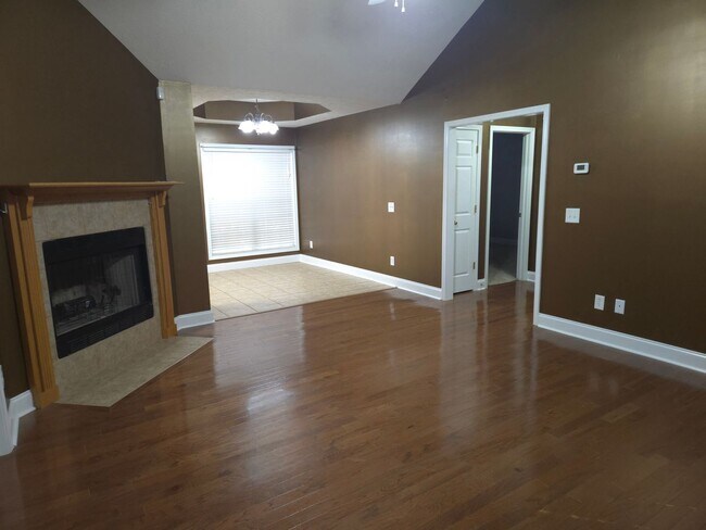 Foto del edificio - FOR RENT in NORTH COLUMBUS! Available NOW!