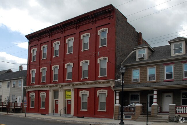 Building Photo - 518 S Main St