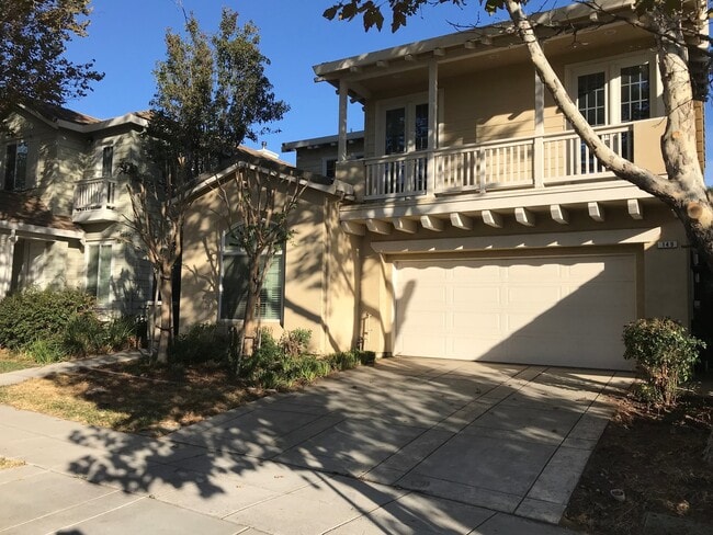 Building Photo - Beautiful 4 Bedroom, 2.5 Bath Mountain House Home