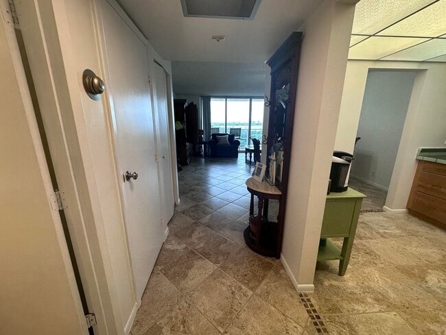 Foto del edificio - 5440 N Ocean Dr