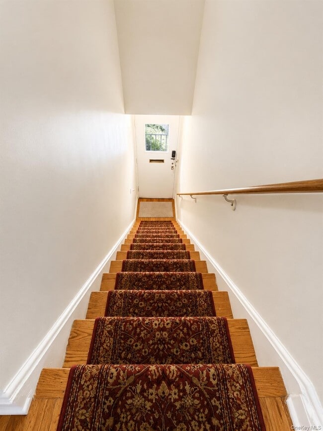Foto del edificio - 43 1/2 Carpenter Ave