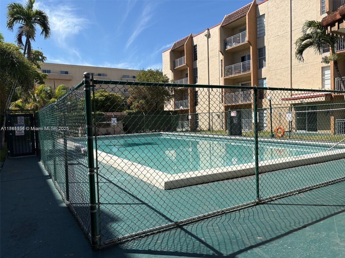 Foto del edificio - 4845 NW 7th St