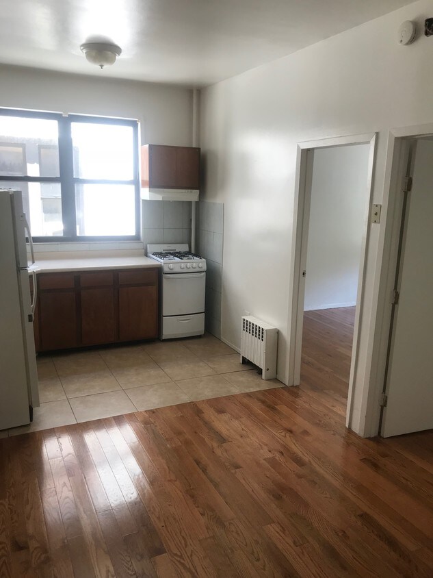 Primary Photo - 25-52 35th St